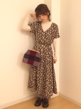 「小花柄ワンピース」｜「アイテム（Tシャツ/カットソー）」を使った、ひーさん（レディース・155cm）の秋コーディネート