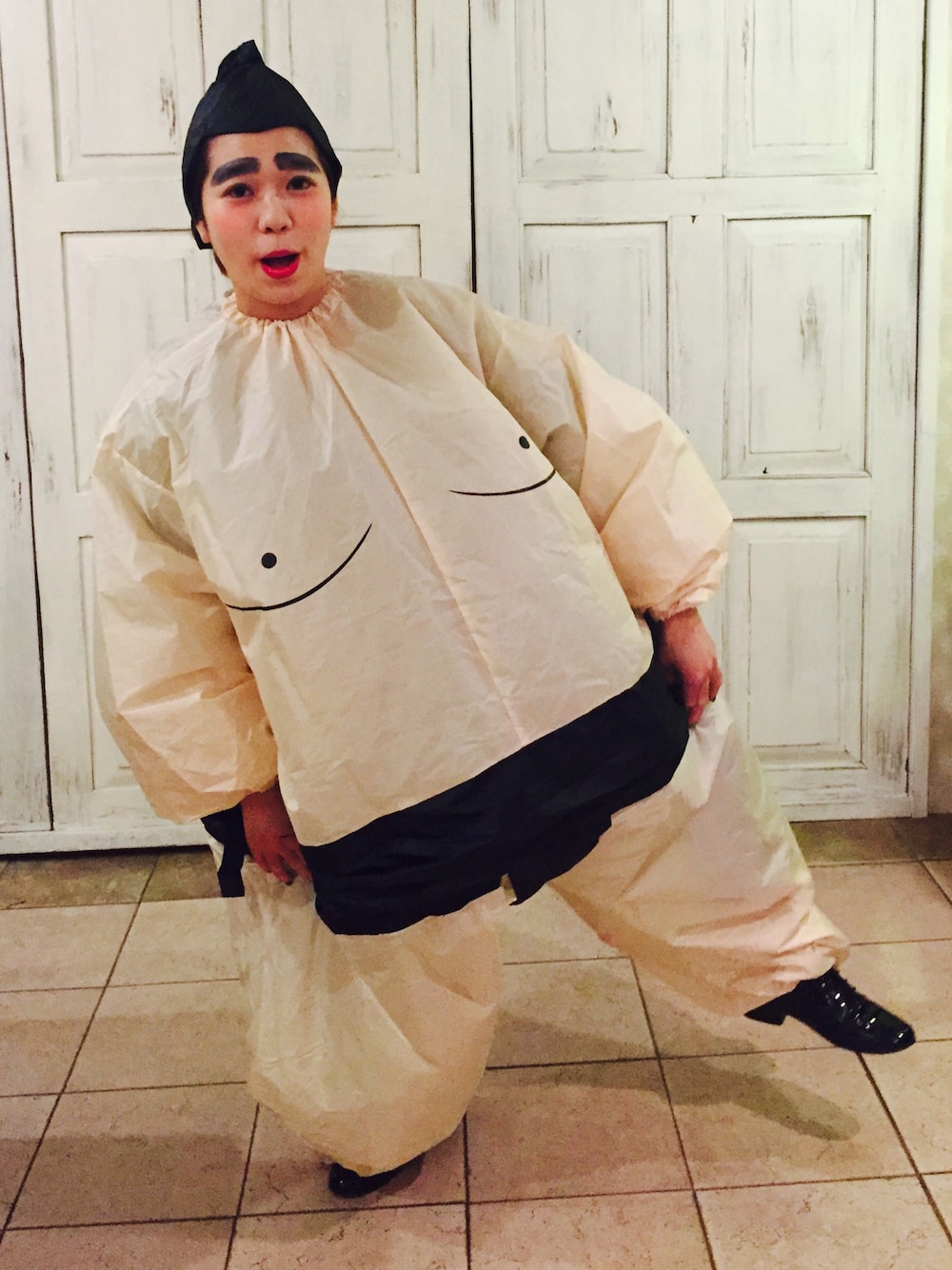 ブラック系のアンダーウェアを着用したレディースの秋コーディネートの1枚目の写真