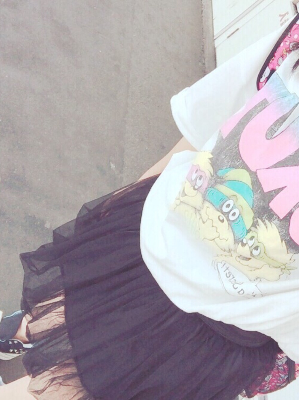 「silent siren、コンサート、アメ村、チュールスカート」｜「Candy Stripperのアイテム（Tシャツ/カットソー、ホワイト系）」を使った、うん子さん（レディース・152cm）の春コーディネートの1枚目の写真