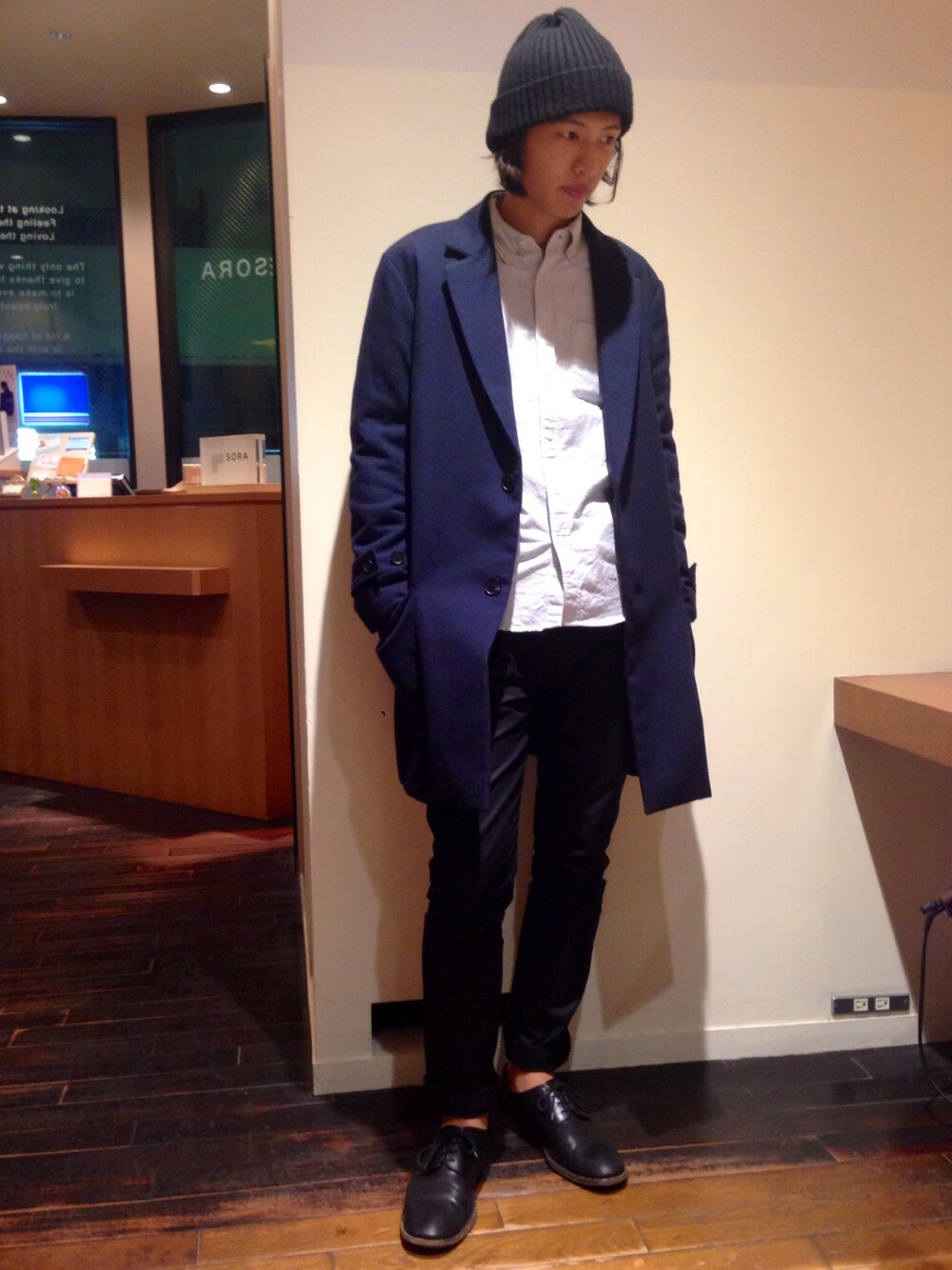 「チェスターコート、A.P.C、ACNE、オーバーサイズ」｜「BLACK&BLUEのチェスターコート（その他アウター、ブルー系）」を使った、t.kasugayaさん（メンズ・182cm）の春コーディネートの1枚目の写真