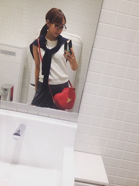 「Vivienne Westwood（ヴィヴィアンウエストウッド）のアイテム（單肩包、レッド系）」を使った、mztniさん（レディース）の秋コーディネート