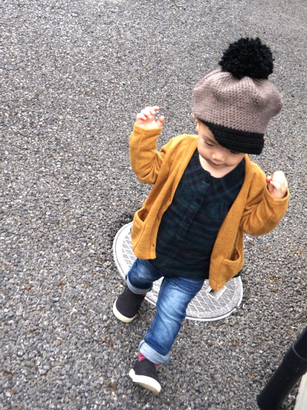 「秋のコーデ、韓国子供服、リメイク、ハンドメイド、ポンポン帽子、ニット帽、男の子、2歳」｜「Handmadeのアイテム（ハット、ベージュ系）」を使った、__narukoさん（キッズ・90cm）の秋コーディネートの1枚目の写真
