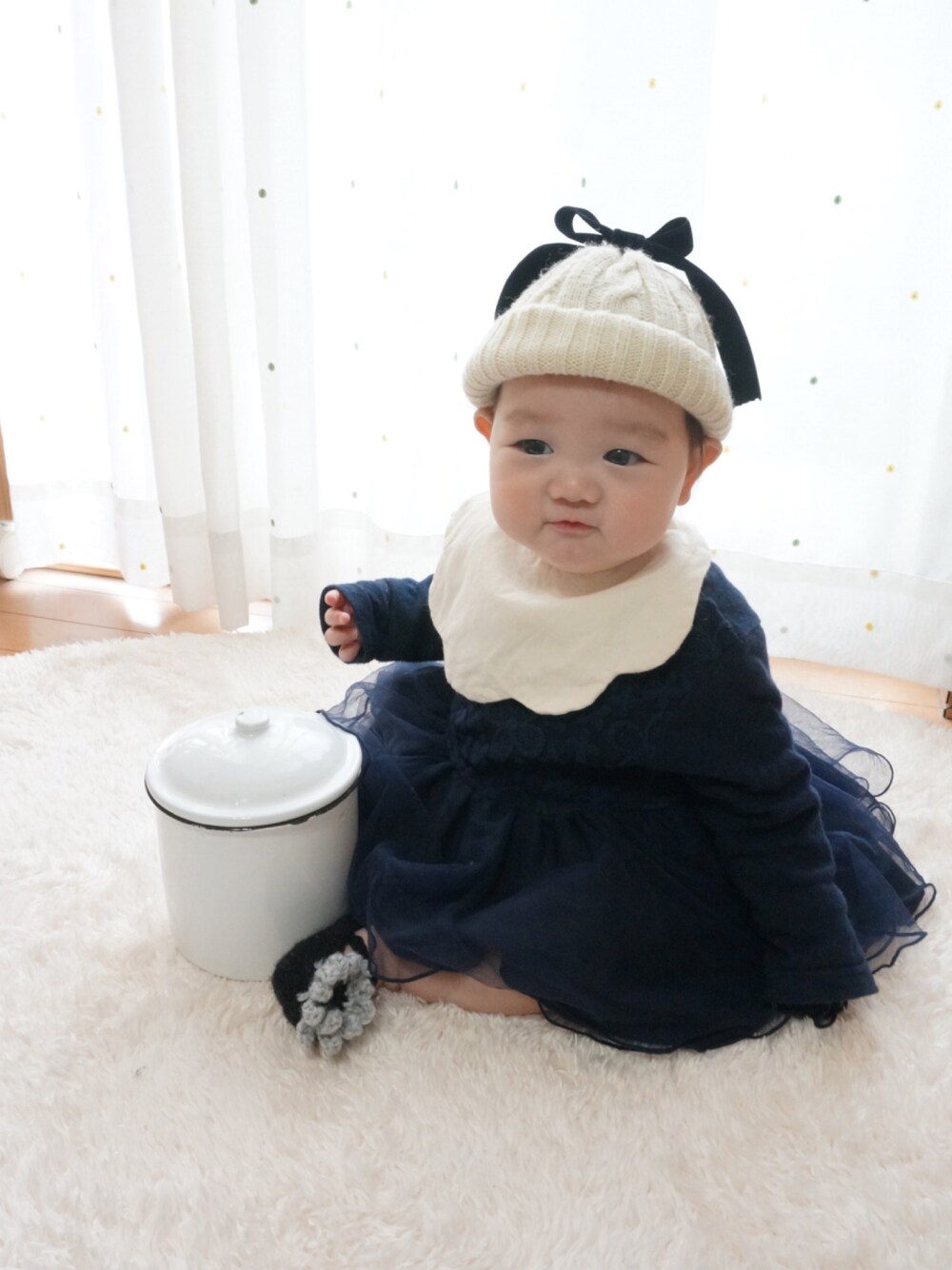 「赤ちゃん、6ヶ月、ロンパース、ひよこクラブコーデコンテスト、リボン、baby、女の子」｜「helo heloのアイテム（スタイ/よだれかけ、ホワイト系）」を使った、__narukoさん（キッズ・90cm）の冬コーディネートの1枚目の写真