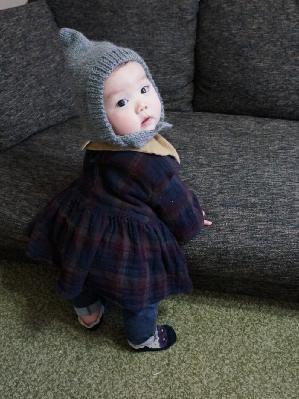 「小人帽、赤ちゃん、ひよこクラブコーデコンテスト、ニット帽、こどもコーデ、チェック、6ヶ月」｜「Handmadeのアイテム（ニットキャップ/ビーニー、グレー系）」を使った、__narukoさん（キッズ・70cm）の冬コーディネートの1枚目の写真