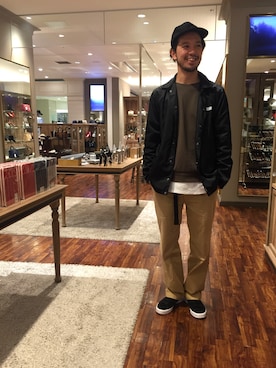 「DRIES VAN NOTEN（ドリスヴァンノッテン）のアイテム（チノパンツ）」を使った、mo_jya_taさん（メンズ・178cm）の秋コーディネート