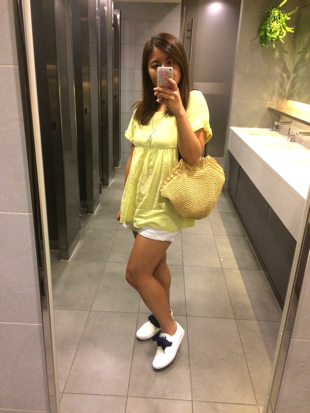 「GLOBAL WORKのアイテム（その他トップス、イエロー系）」を使った、Karen Auさん（レディース・157cm）の秋コーディネートの1枚目の写真
