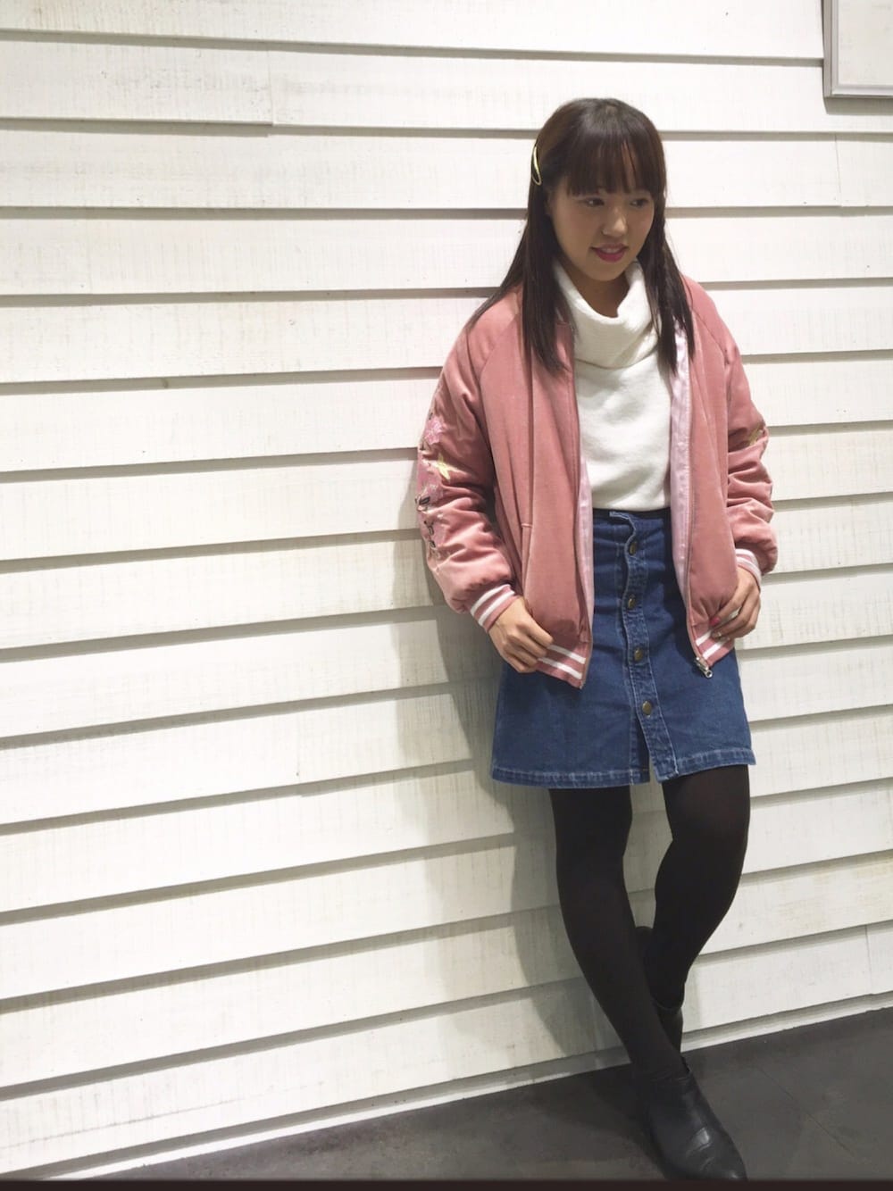 「AS KNOW AS PINKY、リバーシブルブルゾン、花刺繍」｜「ASZAKKAのラクチン♪ＢＳサイドゴア【靴】（ブーツ、ブラック系）」を使った、mari＊さん（レディース・154cm）の秋コーディネートの1枚目の写真