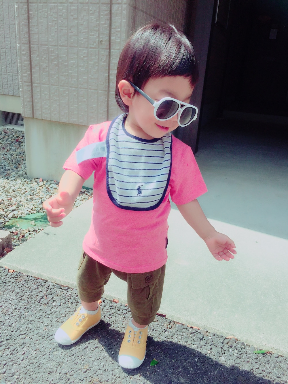 「プチプラ、男の子、1歳、kids、kidsfashion」｜「RALPH LAURENのアイテム（スタイ/よだれかけ、グレー系）」を使った、sachipiさん（キッズ・80cm）の春コーディネートの1枚目の写真