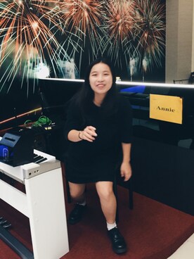 「Dr. Martens（ドクターマーチン）のアイテム（シューズ、ブラック系）」を使った、Annie Yoan Chenさん（レディース）の秋コーディネート