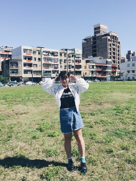 「Dr. Martens（ドクターマーチン）のアイテム（シューズ、ブラック系）」を使った、Annie Yoan Chenさん（レディース）の秋コーディネート