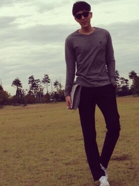 「アイテム（クラッチバッグ、グレー系）」を使った、이히재さん（メンズ・180cm）の冬コーディネート