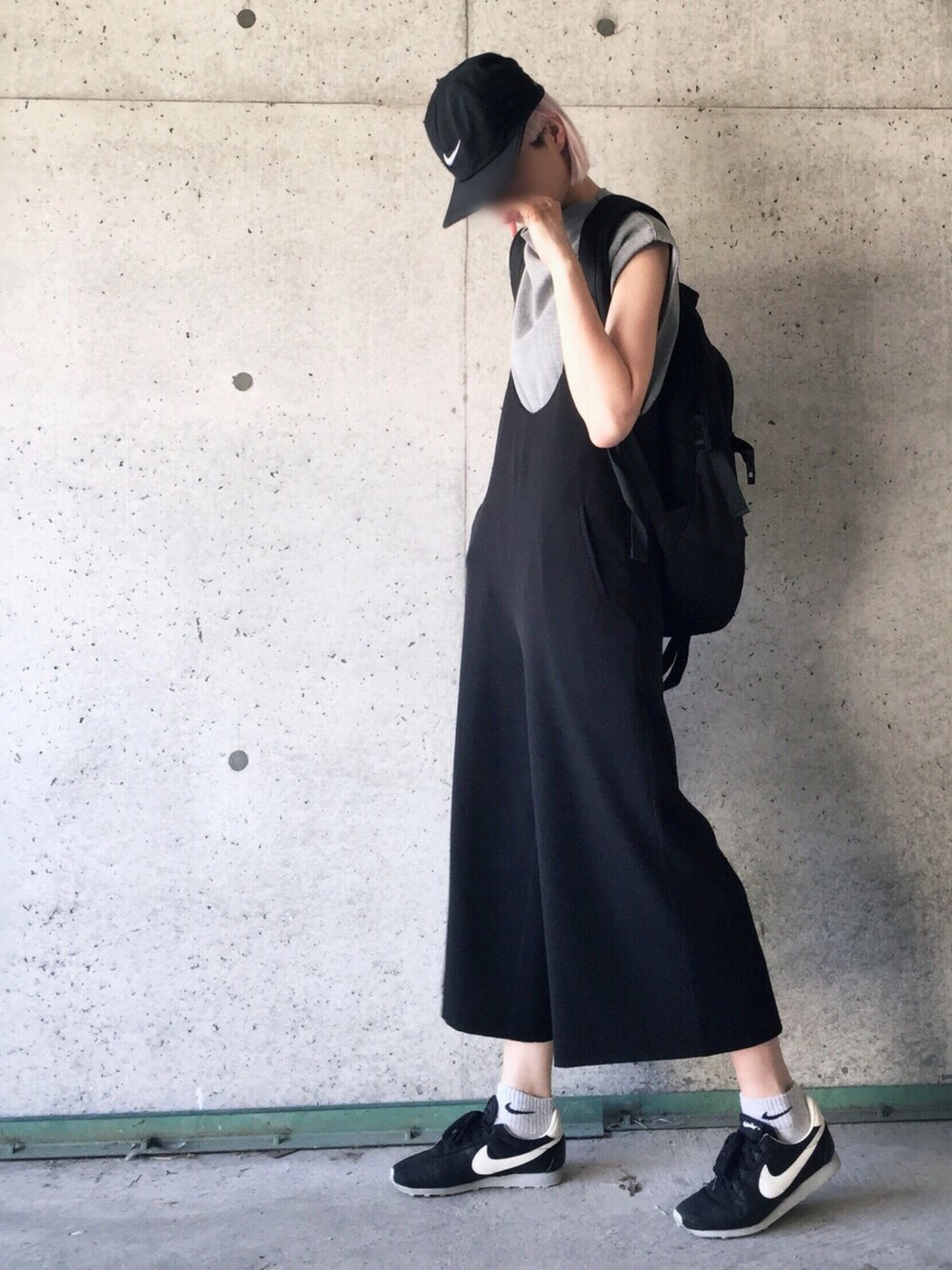 「オールインワン、スニーカー、キャップ、夏、パンツスタイル、カジュアル、プチプラ、モノトーン、NIKE、スポーツミックス」｜「NIKEのアイテム（キャップ、ブラック系）」を使った、꧁ばら꧂🖇さん（レディース・164cm）の夏コーディネートの1枚目の写真