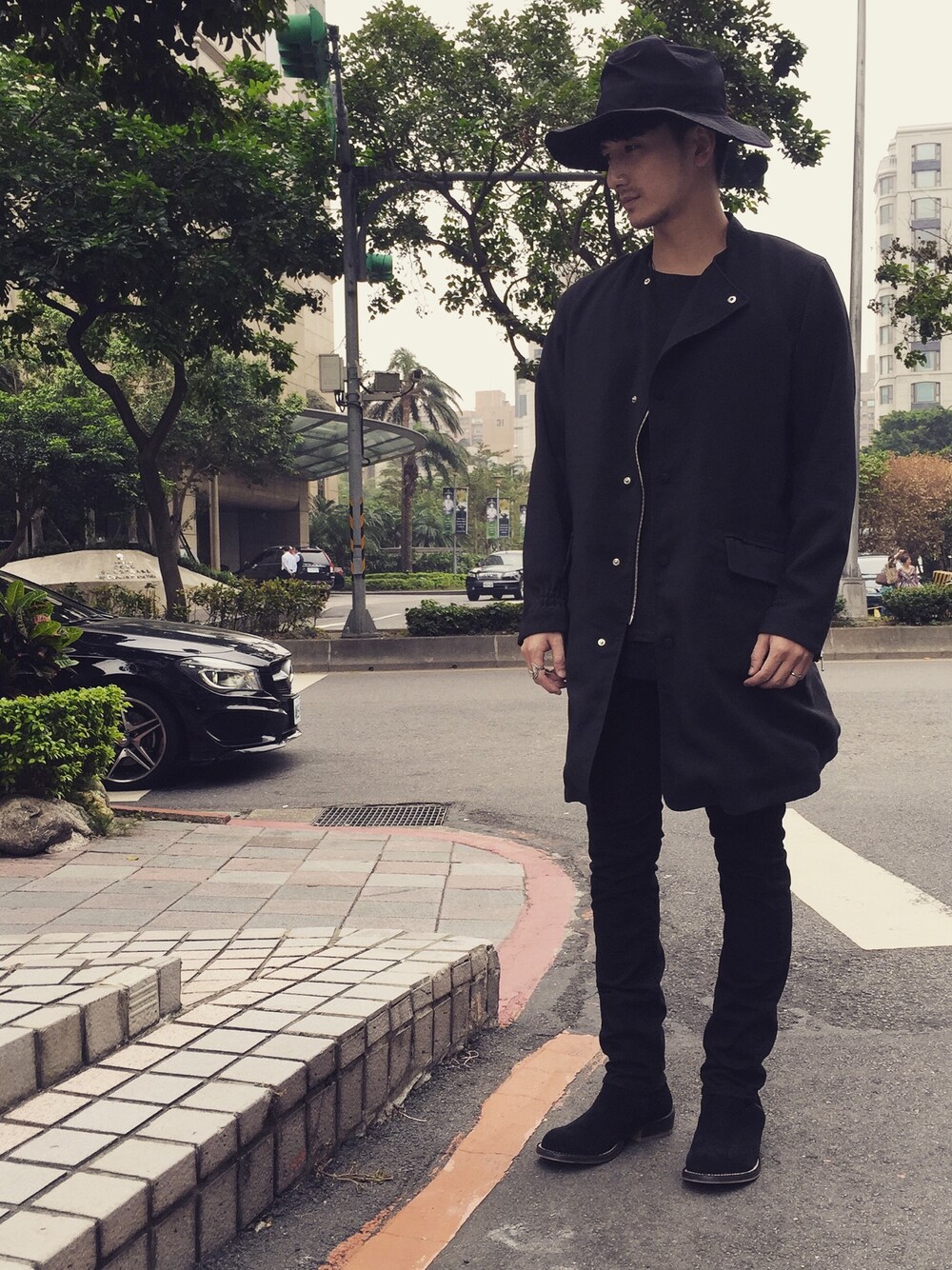 「nonnative」｜「nonnativeのアイテム（ダウンジャケット/コート、ブラック系）」を使った、彭博劭さん（メンズ・175cm）の秋コーディネートの1枚目の写真
