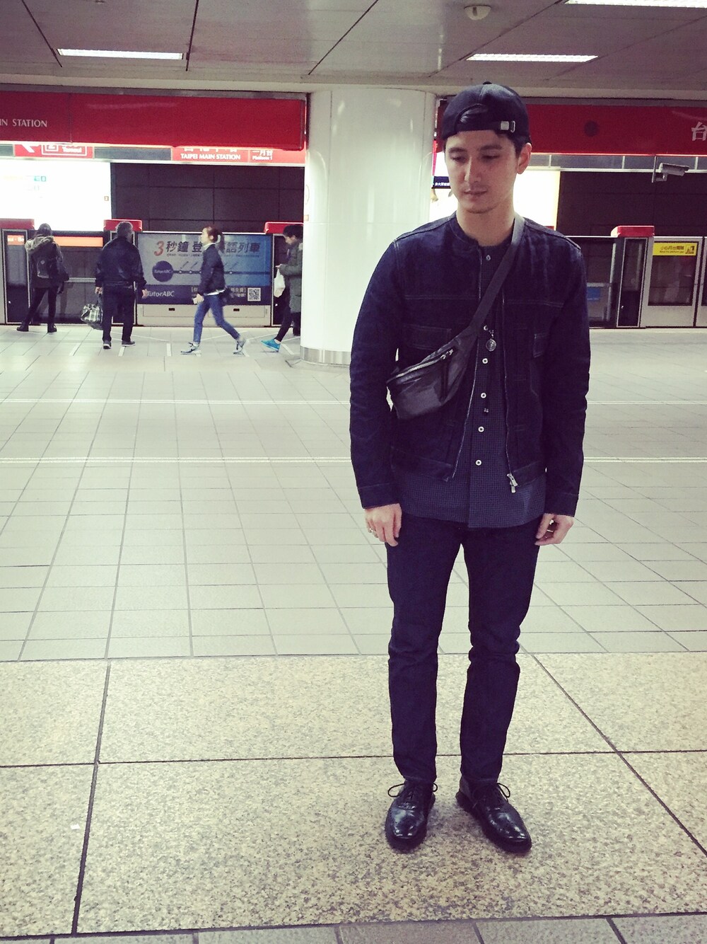 「nonnative、Taiwan、TAIPEI」｜「nonnativeのアイテム（デニムジャケット、ブルー系）」を使った、彭博劭さん（メンズ・175cm）の冬コーディネートの1枚目の写真