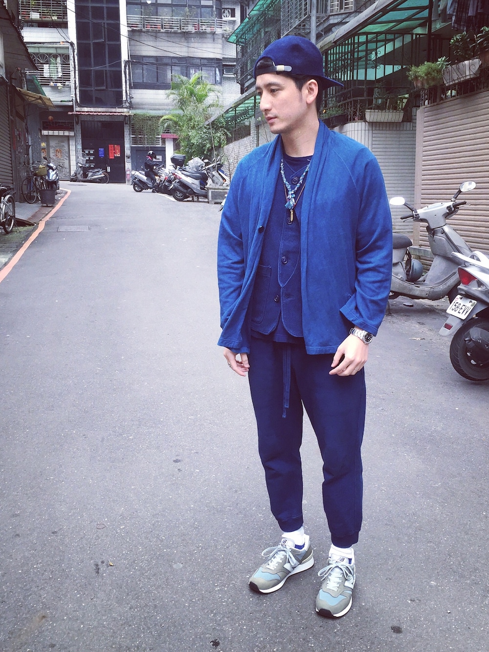 「BLUEBLUEJAPAN、BLUEBLUE、藍染め、nanamica、NEWBALANCE、M1300jp、Taiwan、TAIPEI」｜「BLUE BLUEのアイテム（キャップ、ブルー系）」を使った、彭博劭さん（メンズ・175cm）の冬コーディネートの1枚目の写真