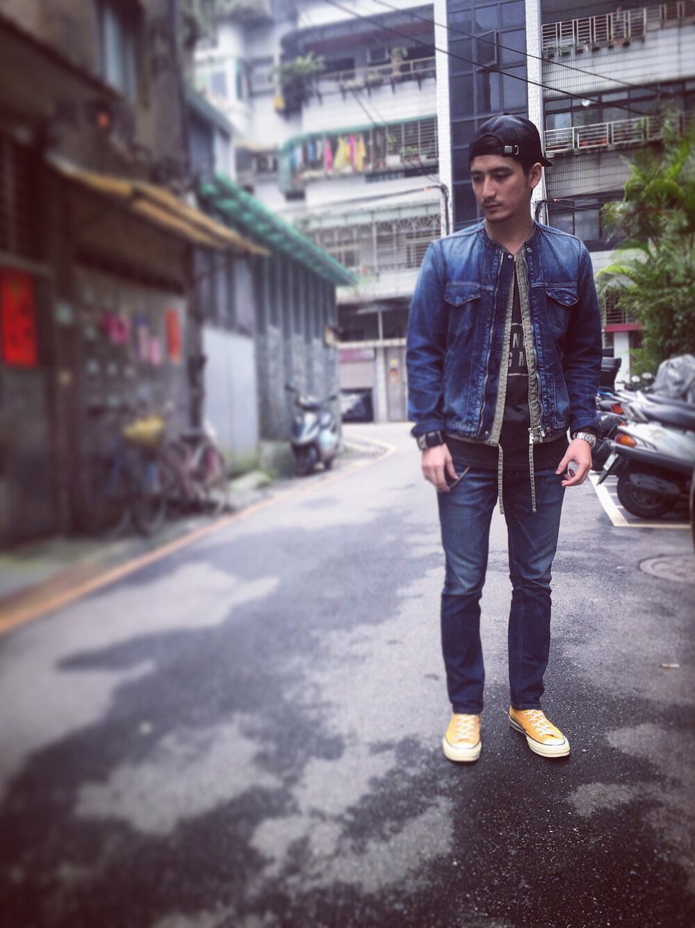「Taiwan、TAIPEI、nonnative、yellow、converse、春コーデ」｜「CONVERSEのアイテム（スニーカー、イエロー系）」を使った、彭博劭さん（メンズ・175cm）の春コーディネートの1枚目の写真