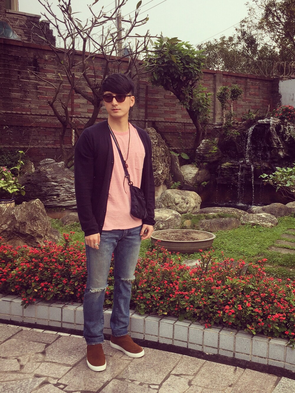 「nonnative、Taiwan、Taichung、春」｜「nonnativeのアイテム（デニムパンツ、ブルー系）」を使った、彭博劭さん（メンズ・175cm）の春コーディネートの1枚目の写真