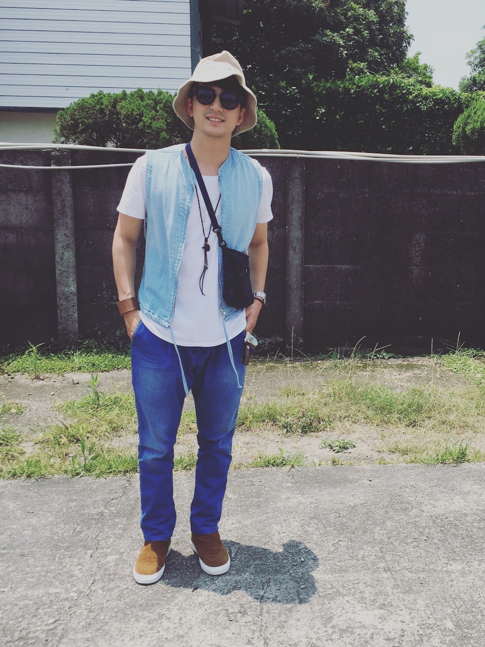 「nonnative、blue、夏、Taiwan、Taichung」｜「nonnativeのアイテム（ベスト、ブルー系）」を使った、彭博劭さん（メンズ・175cm）の春コーディネートの1枚目の写真