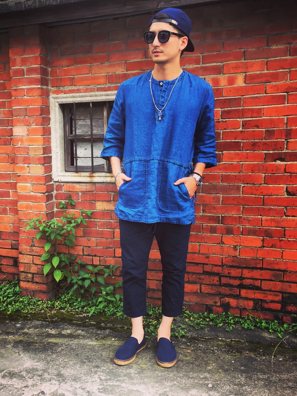 「nonnative、vendor、salvi、navy、Taiwan、Taichung」｜「nonnativeのアイテム（シャツ/ブラウス、ブルー系）」を使った、彭博劭さん（メンズ・175cm）の春コーディネートの1枚目の写真