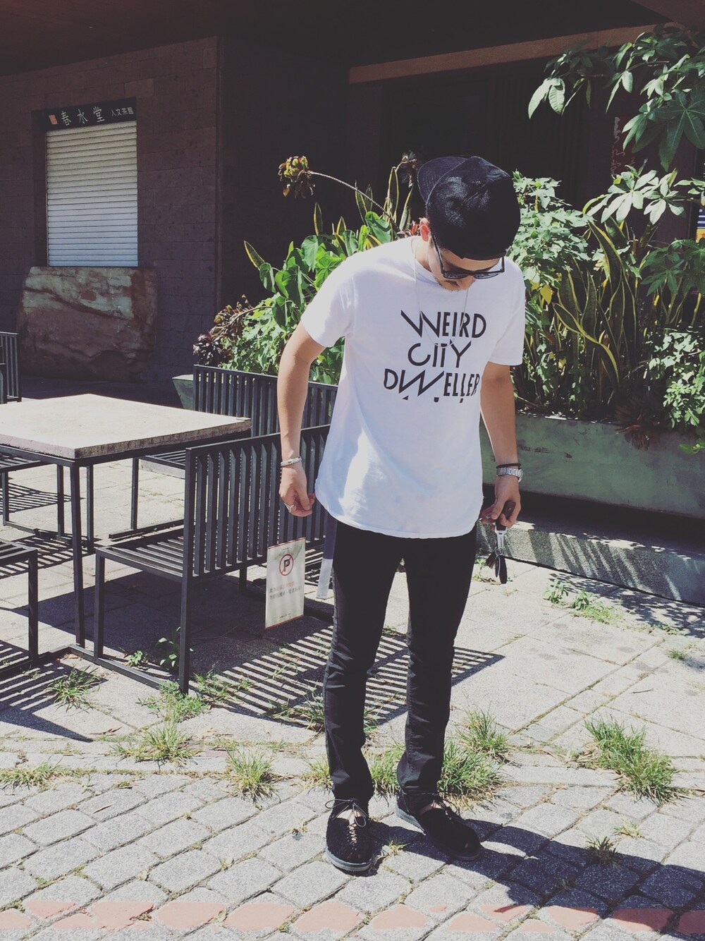 「夏コーデ、黑白、black and white、nonnative、Taichung、Taiwan」｜「nonnativeのアイテム（シューズ、ブラック系）」を使った、彭博劭さん（メンズ・175cm）の夏コーディネートの1枚目の写真