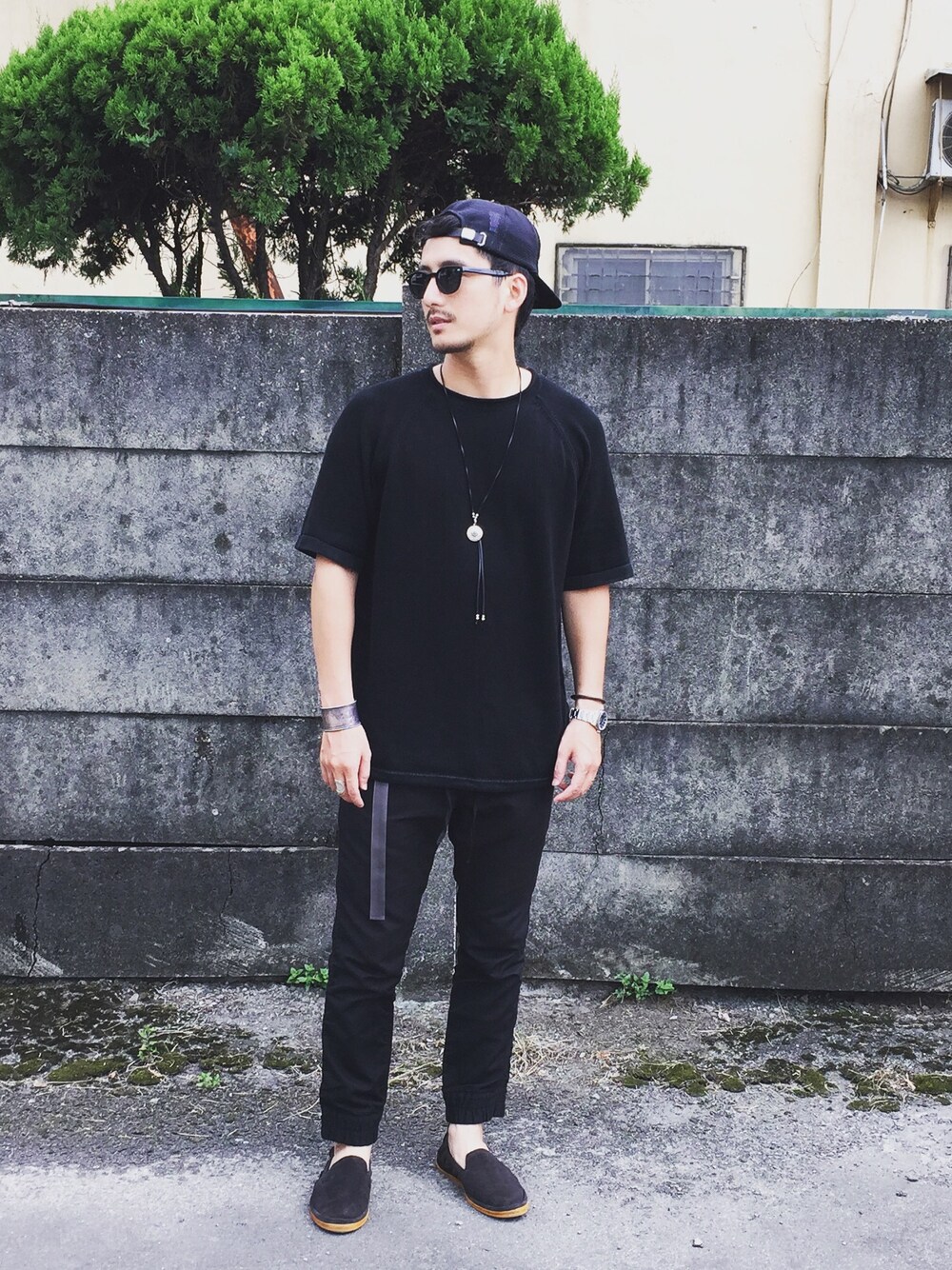 「nonnative、黑、ALLBLACK、Taichung、Taiwan、夏」｜「nonnativeのアイテム（トップス、ブラック系）」を使った、彭博劭さん（メンズ・175cm）の夏コーディネートの1枚目の写真