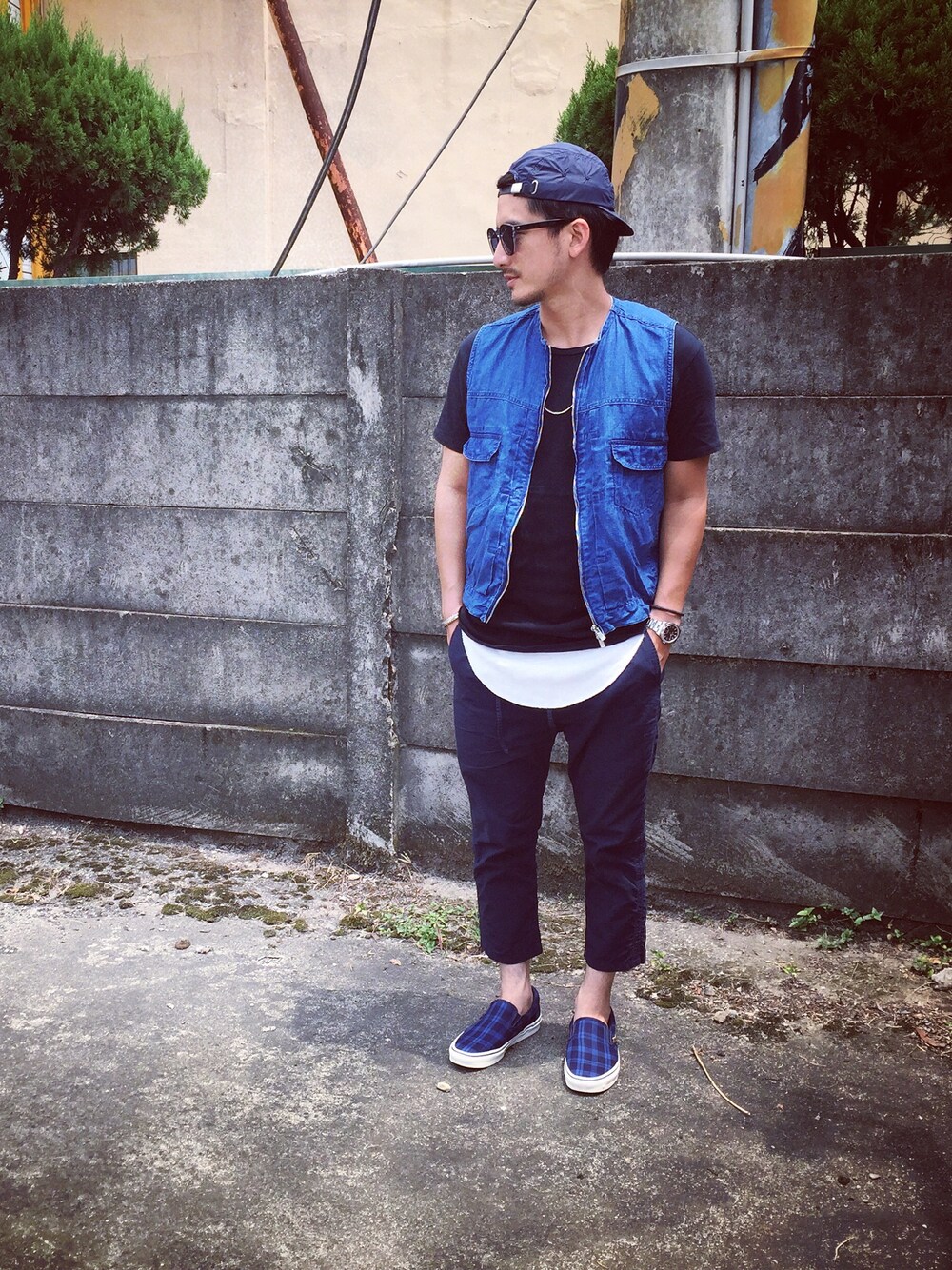「nonnative、navy、夏、Taiwan、Taichung」｜「nonnativeのアイテム（ベスト、ブルー系）」を使った、彭博劭さん（メンズ・175cm）の夏コーディネートの1枚目の写真