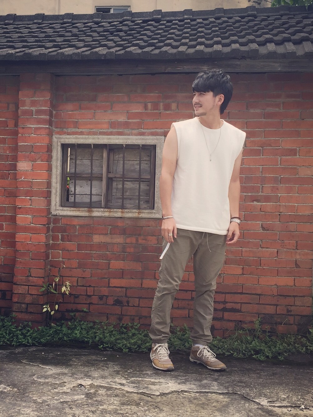 「summer、夏、nonnative、Taiwan、Taichung」｜「NEW BALANCEのアイテム（スニーカー、ベージュ系）」を使った、彭博劭さん（メンズ・175cm）の夏コーディネートの1枚目の写真