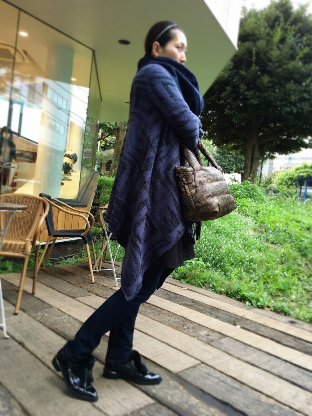 その他のトートバッグ、その他のトートバッグ、その他のトートバッグを着用したレディースの秋コーディネートの1枚目の写真