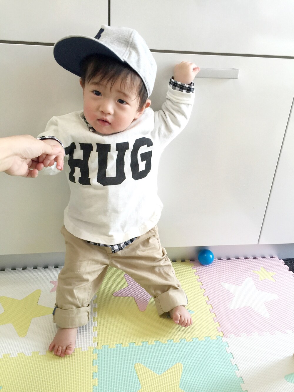 「赤ちゃん、男の子、０歳、9ヶ月、子供カッコイイ、キャップ部」｜「petit mainのチェック柄ベーシック長袖シャツ（シャツ/ブラウス、ブラック系）」を使った、Ｋ×Ｓ˙ᵕ˙♡さん（キッズ・70cm）の春コーディネートの1枚目の写真