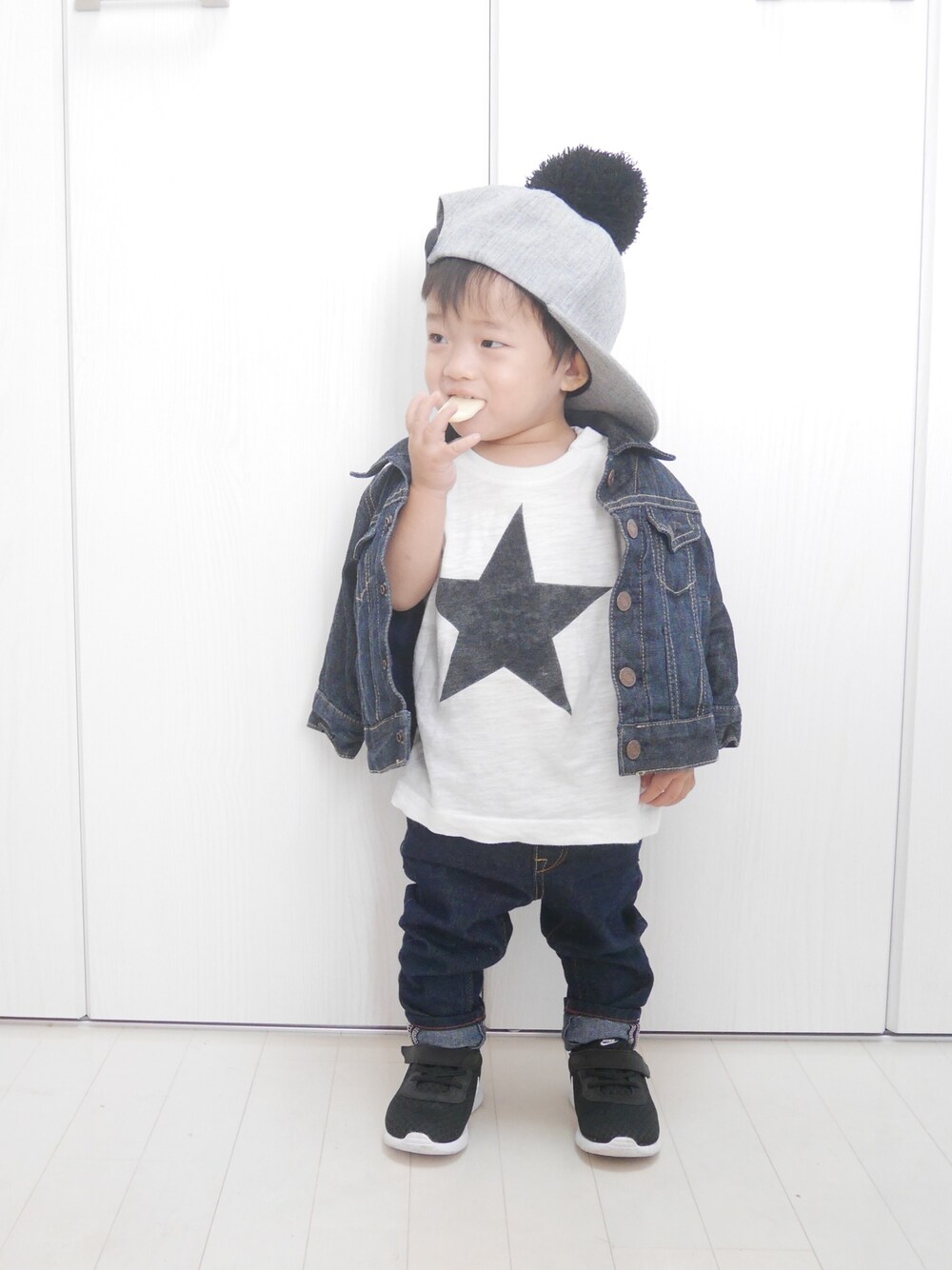 「キッズファッション、おとこのこ、1歳、1歳3ヶ月、子供カッコイイ、リンクコーデし隊。、キャップ部」｜「NIKEのNIKE / TANJUN (TDV)（スニーカー、ブラック系）」を使った、Ｋ×Ｓ˙ᵕ˙♡さん（キッズ・70cm）の秋コーディネートの1枚目の写真