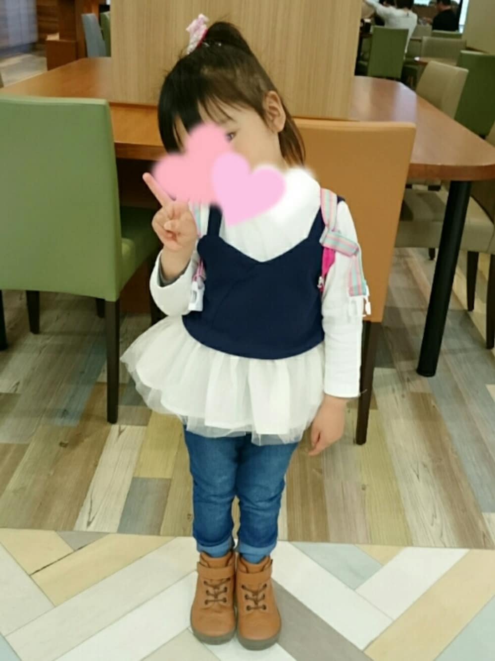 「fafa、女の子、ふわふわ、petit main、プティマイン、チュール、チュチュ、キッズコーデ、リュック、ミキハウス」｜「petit mainのアイテム（デニムパンツ、ブルー系）」を使った、りーな¨̮*さん（キッズ・100cm）の春コーディネートの1枚目の写真