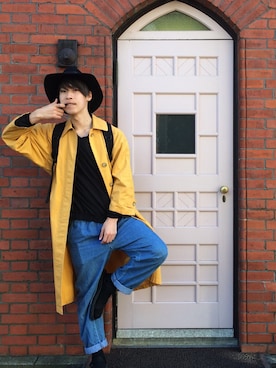 「黒リュック」｜「アイテム（ステンカラーコート）」を使った、なぎさん（メンズ・177cm）の春コーディネート