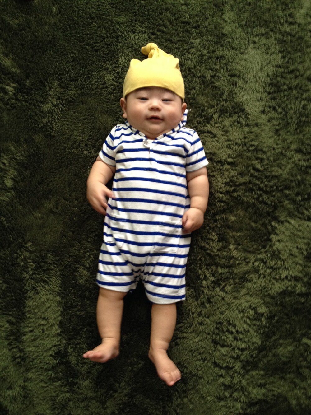 「ボーダー、kids、ロンパース、マリン、petit bateau、プチバトー」｜「American Apparelの帽子
（ニットキャップ/ビーニー、イエロー系）」を使った、kenさん（キッズ・70cm）の夏コーディネートの1枚目の写真