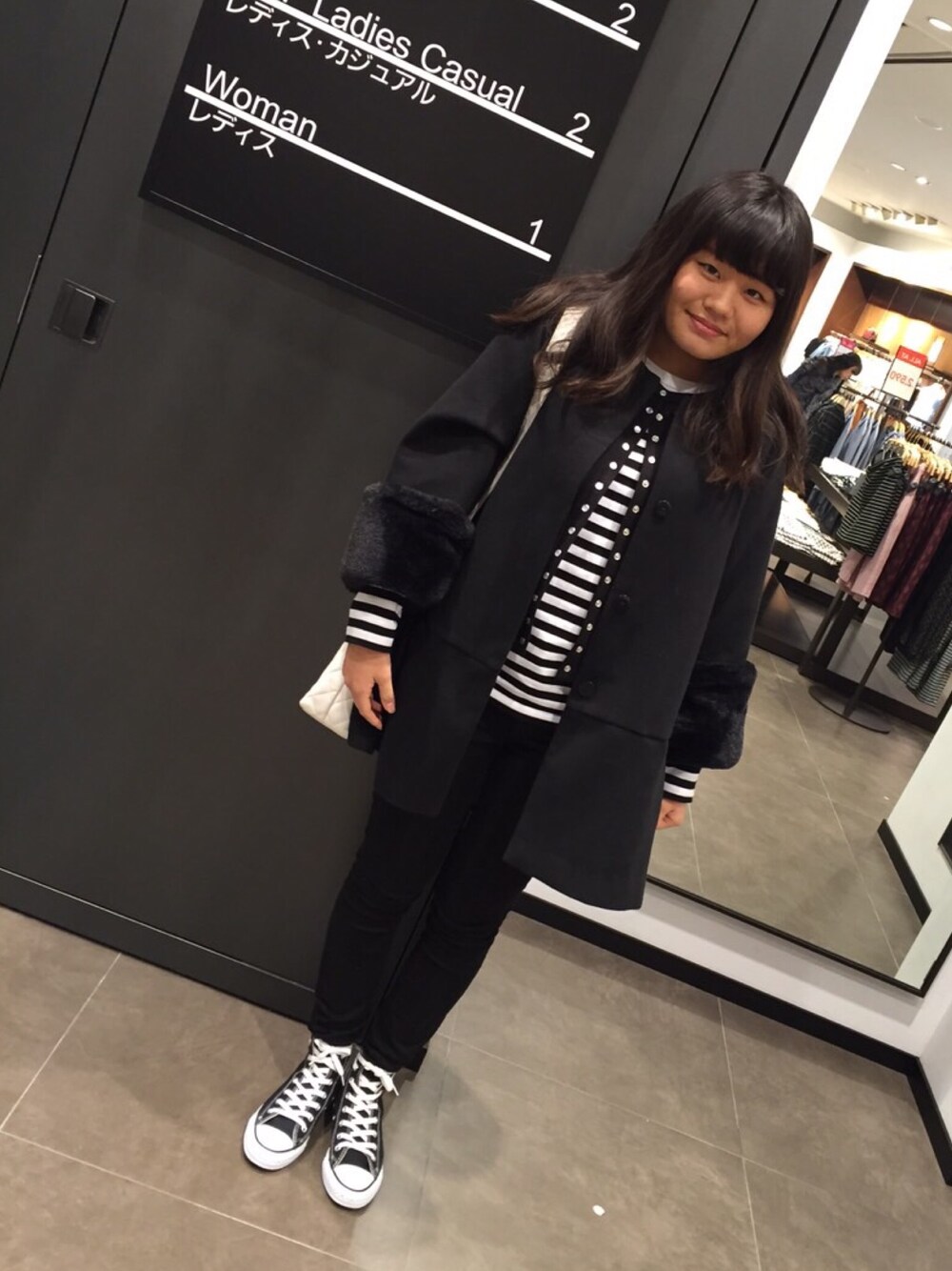 「agnes b.、GAP、コンバース、snidel、chanel」｜「CONVERSEのCONVERSE / CVS ALL STAR HI（スニーカー、ブラック系）」を使った、Selenaさん（レディース・158cm）の冬コーディネートの1枚目の写真