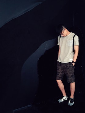 「ROARINGWILDのアイテム（トップス）」を使った、高胜禹さん（メンズ・182cm）の秋コーディネート