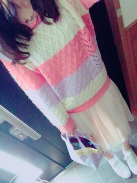 「pralinesのアイテム（ニット/セーター、オレンジ系）」を使った、haruさん（レディース・167cm）の春コーディネート