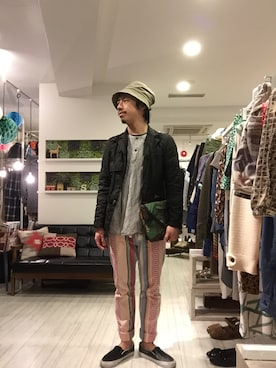 「MYSTERY RANCH（ミステリーランチ）のアイテム（クラッチバッグ）」を使った、松尾 雅史さん（メンズ・171cm）の春コーディネート