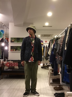 「花柄シャツ」｜「アイテム（その他アウター）」を使った、松尾 雅史さん（メンズ・171cm）の春コーディネート