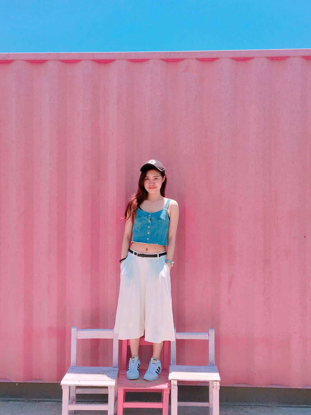 「summer、goodweather、Taichung」｜「CONVERSEのアイテム（キャップ、ブラック系）」を使った、蓁蓁さん（レディース・160cm）の秋コーディネートの1枚目の写真