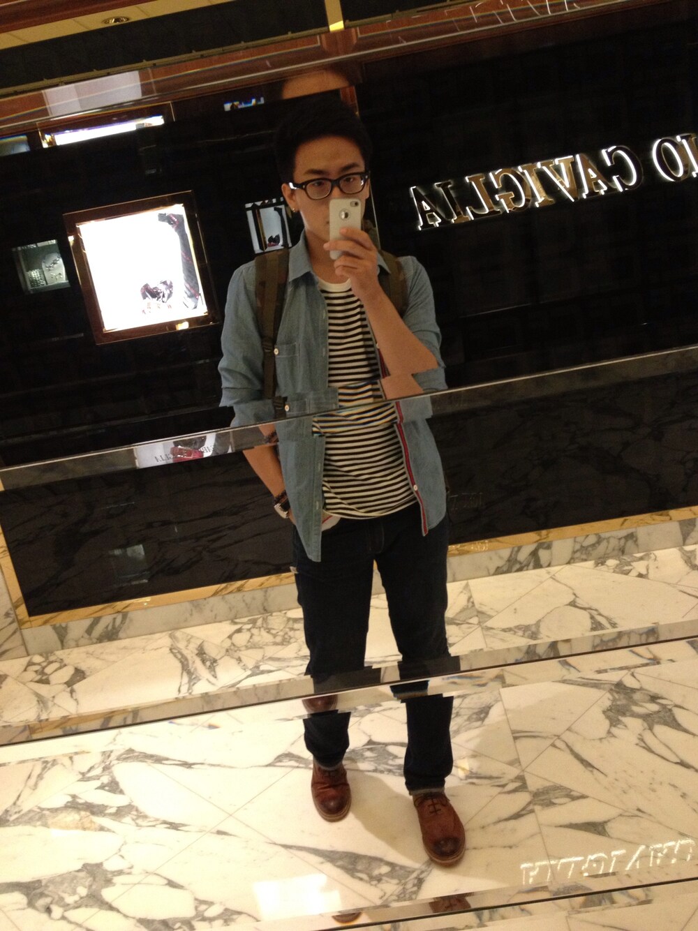 「Clarks OriginalsのYarra Desert（ブーツ、ブラウン系）」を使った、Rex Tsaiさん（メンズ・178cm）の夏コーディネートの1枚目の写真