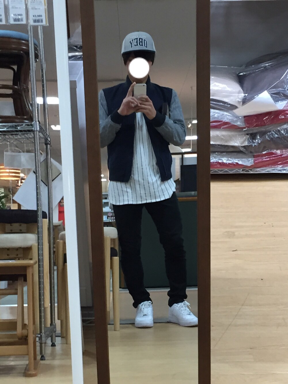 「寒い、OBEY、やっぱ寒い、2016年もよろしくお願いします」｜「WEGOのアイテム（Tシャツ/カットソー、ホワイト系）」を使った、きょーんさん（メンズ・168cm）の冬コーディネートの1枚目の写真