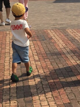 「stample（スタンプル）のアイテム（サンダル）」を使った、©️さん（キッズ・100cm）の夏コーディネート
