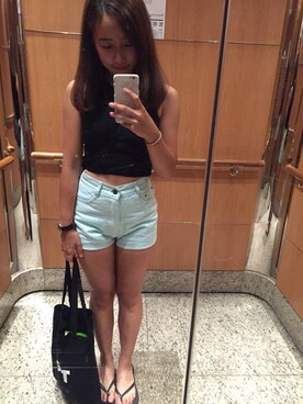 「アイテム（ビーチサンダル、ブラック系）」を使った、kkkkary_さん（レディース・155cm）の秋コーディネート