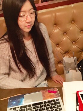 「ACNE（アクネ）のアイテム（ニット/セーター、グレー系）」を使った、naomiさん（レディース）の秋コーディネート