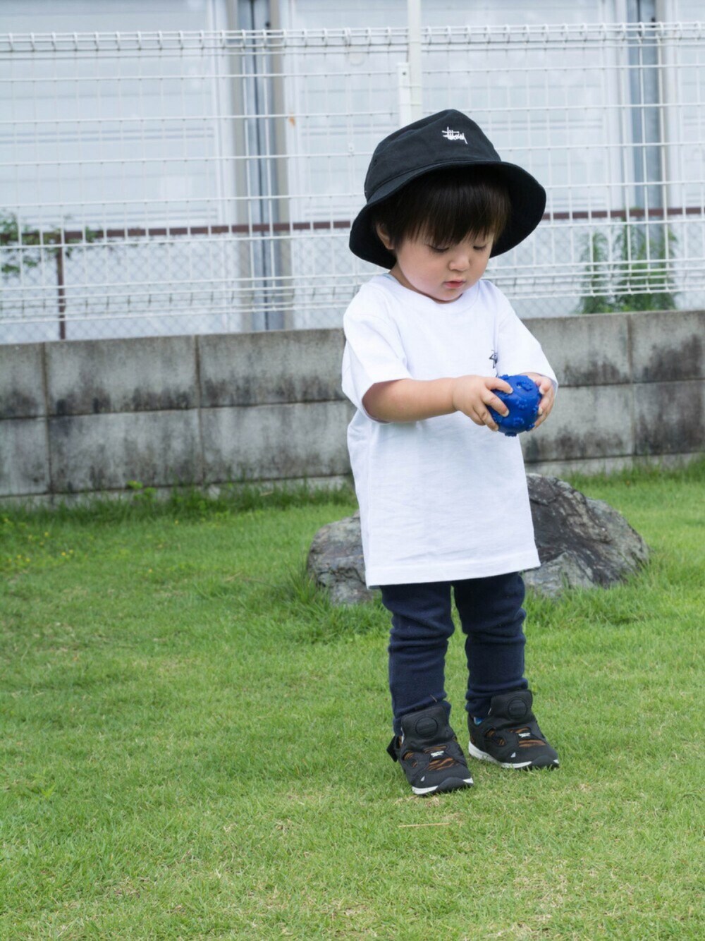 「夏コーデ、男の子コーデ、カジュアルコーデ、西松屋、ハット、1歳」｜「STUSSYのKids Original Stock Washed（ハット、ブラック系）」を使った、EMAさん（キッズ・80cm）の夏コーディネートの1枚目の写真