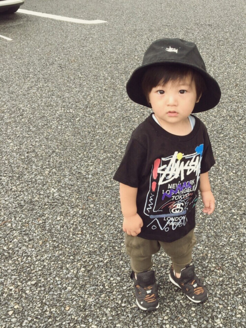 「キッズコーデ、シンプル、夏、男の子、キッズファッション、ブラックコーデ、タンパンスタイル、短パン」｜「STUSSYのKids Original Stock Washed（ハット、ブラック系）」を使った、EMAさん（キッズ・80cm）の夏コーディネートの1枚目の写真