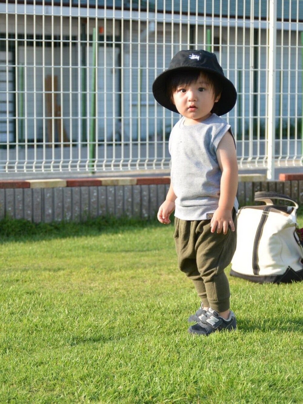 「キッズ、シンプルスタイル、kids、夏コーデ、男の子、ハット、ニューバランス」｜「STUSSYのKids Original Stock Washed（ハット、ブラック系）」を使った、EMAさん（キッズ・80cm）の夏コーディネートの1枚目の写真