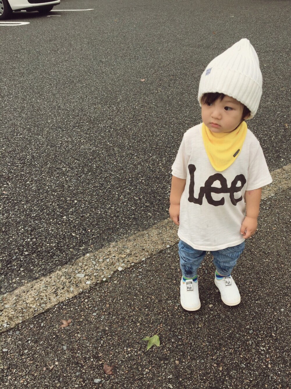 「キッズファッション、夏、男の子、デニム、シンプル、ニット帽、雨の日コーデ、スタンスミス」｜「no brandのアイテム（ニットキャップ/ビーニー、ホワイト系）」を使った、EMAさん（キッズ・80cm）の夏コーディネートの1枚目の写真