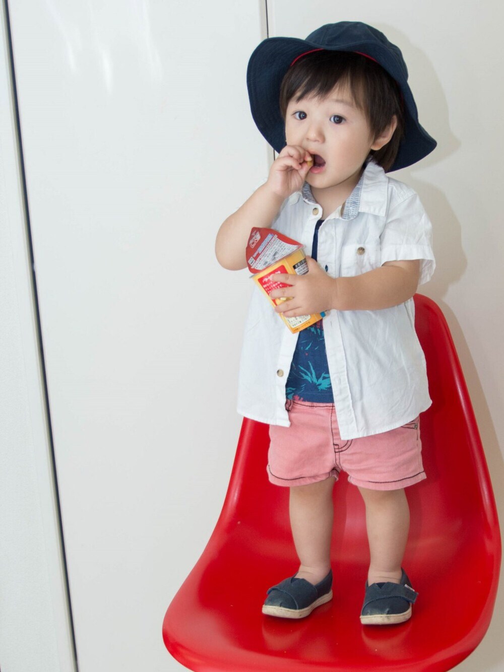 「kids、休日スタイル、男の子、1歳、夏コーデ、短パン」｜「COMECHATTO&CLOSETのアイテム（ハット、ブルー系）」を使った、EMAさん（キッズ・80cm）の夏コーディネートの1枚目の写真