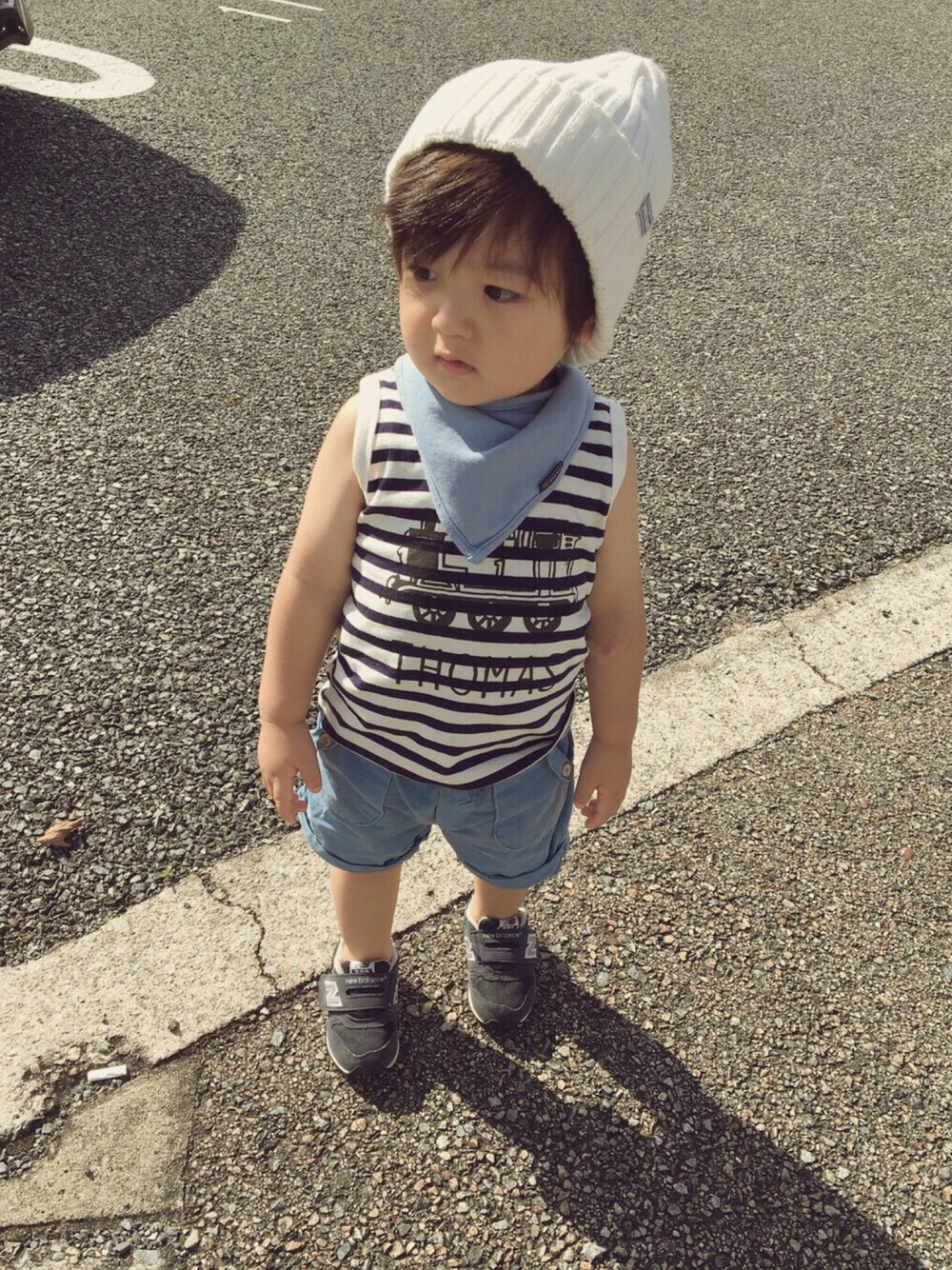 「夏コーデ、ショーパン部、おとこのこ、スニーカー、ニューバランス、ハーフパンツ、summer、タンクトップ」｜「petit mainのアイテム（タンクトップ、ブラック系）」を使った、EMAさん（キッズ・80cm）の夏コーディネートの1枚目の写真